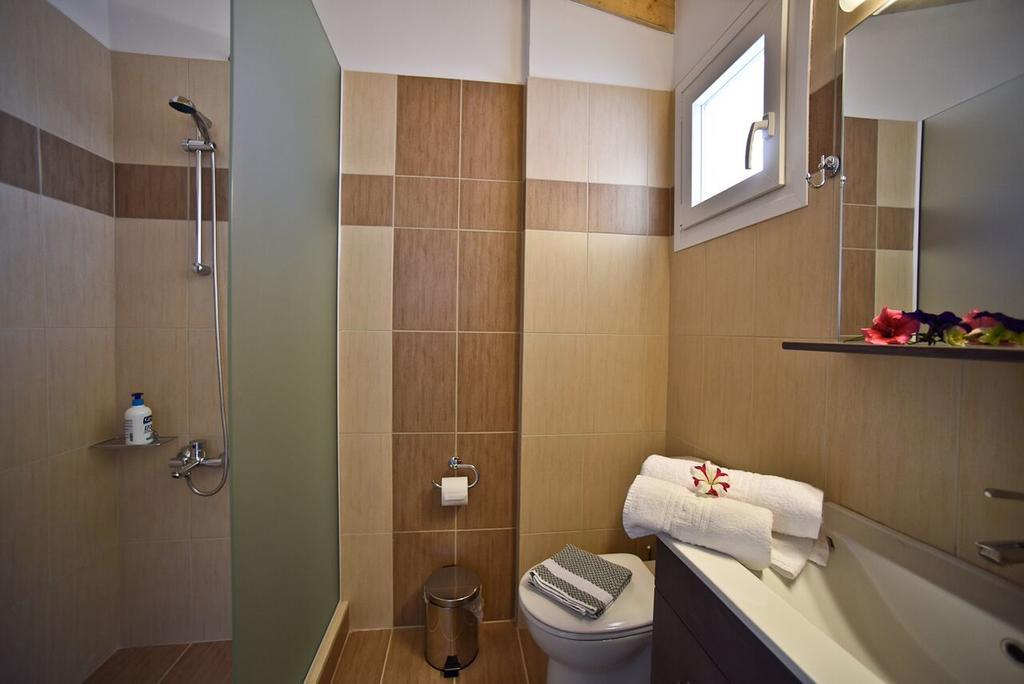 Palapart Gikas Suites And Studios Гувія Екстер'єр фото